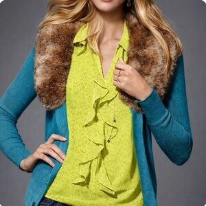 CAbi Reign Ruffle Sleeveless Blouse
Chartreuse / Gray Print
Size Small